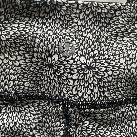 LULULEMON “Plush Petal” Wunder Under leggings - Picture 5 of 6